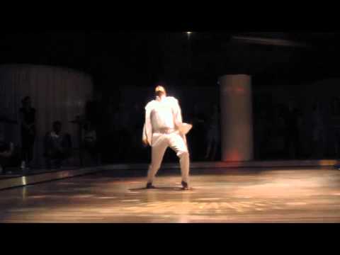 Alberto Valdes solo performance