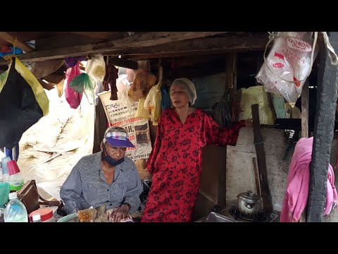 'Kami selesa tinggal di pondok usang'