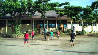 preview picture of video 'Voetballen met weeskinderen Indonesie.MP4'