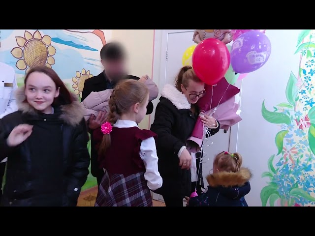 Боец впервые встретился с новорожденной дочерью