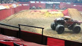 MONSTER JAM 2013 NASHVILLE GRINDER,GRAVE DIGGER,IRON MAN,WAR WIZARD,ZOMBIE,BLUE THUNDER,PROWLER