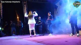 Download lagu EL SAMBA - OJO DI BANDINGKE - IVHA BERLIANA - LIVE EXPO KUTOREJO MOJOKERTO mp3 Download lagu EL SAMBA - OJO DI BANDINGKE - IVHA BERLIANA - LIVE EXPO KUTOREJO MOJOKERTO mp3