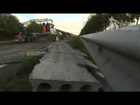 A50 uren dicht na ongeluk met truck