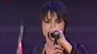 The cranberries live Dying in the sun, you and me.