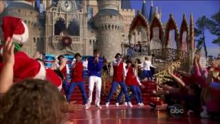 Justin Bieber - Santa Claus is coming to town (Disney&#39;s Magical Holiday Celebration)
