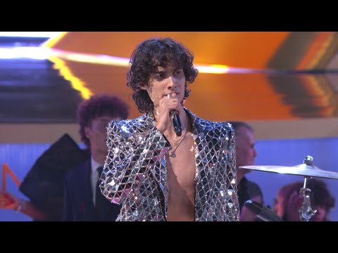 2026 GRAMMYs: Watch Sombr's Disco-Themed '12 to 12' Performance