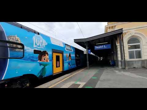 Nuovo treno rock in livrea Luca in partenza da Sestri Levante e diretto a Savona