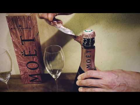 download lagu mp3 mp4 Moet Rose, download lagu Moet Rose gratis, unduh video klip Moet Rose