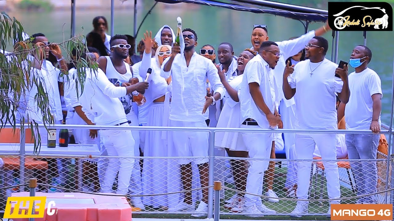 Live mu bwato: Assiah na Rocky baturikije Shampanye hagati muri kivu abakobwa mbega gusomagurana