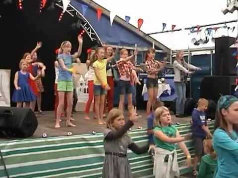 Zomerfeest Ertvelde 2012 - KIDS IDOOL - Schoollied.mpg
