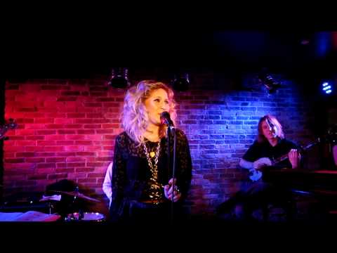 Heli Kajo -  Amalia (Leevi and the Leavings), Live @ Sir Eino 12012011