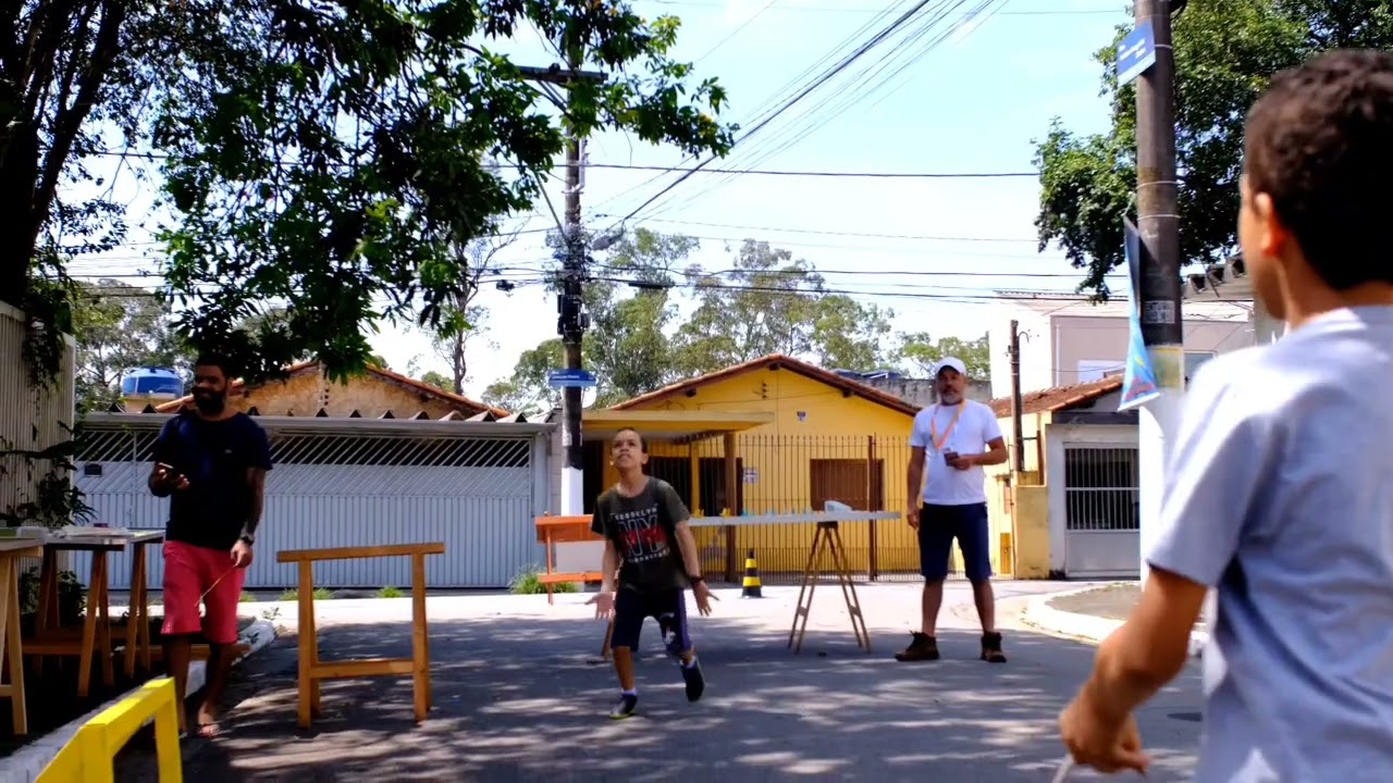 Brincadeiras de antigamente fazem crianças ficarem longe do celular