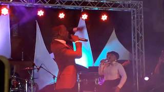 Dumi Mkokstad ~ Ingakho ngicula live