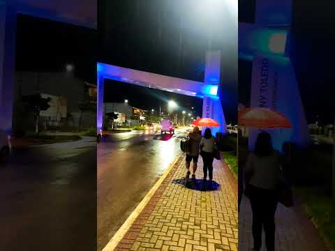 Vem ver a chuvinha fina que cai sobre a Av. Tuany Toledo em Pouso Alegre na noite desta segunda-feira! 🌧️😍 