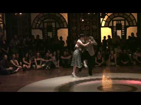  Federico Naveira  and  Inés Muzzopappa  are  dancing  to  the  tango  "  Te Aconsejo Que Me Olvides  "
