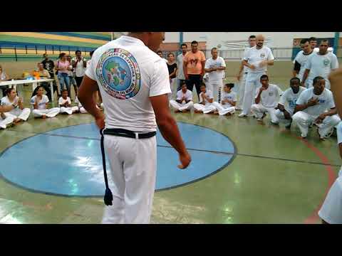 batizado de capoeira de itau de minas contra mestre kan