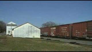 preview picture of video 'Norfolk Southern NS 118 Mixed Freight at Flowery Branch, GA'