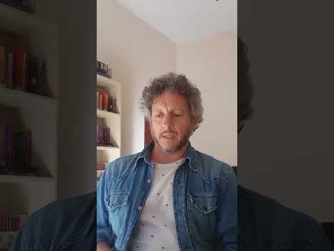 Leyendo poesía en casa. Gabriel Pantoja. Villa de las Rosas. Cordoba. Argentina