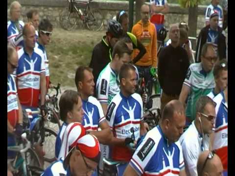 1 minuut stilte voor start fietsers grootverzettegenkanker 5 september 2014