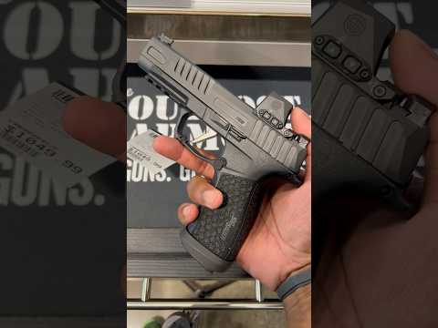 P365 X-MACRO - How Did Sig Sauer Get 17 Rounds In This Carry Gun? First Mag Review