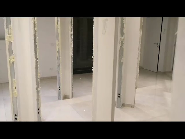 COD  2373 VENDESI LOCALE COMMERCIALE