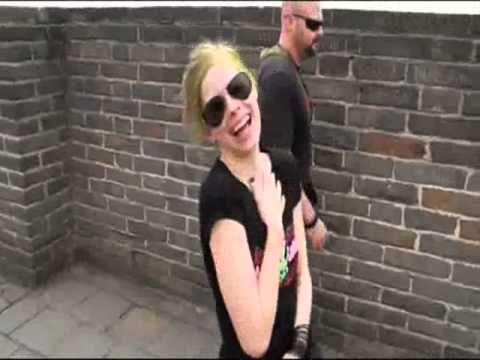 Avril Lavigne in the Great Wall of China