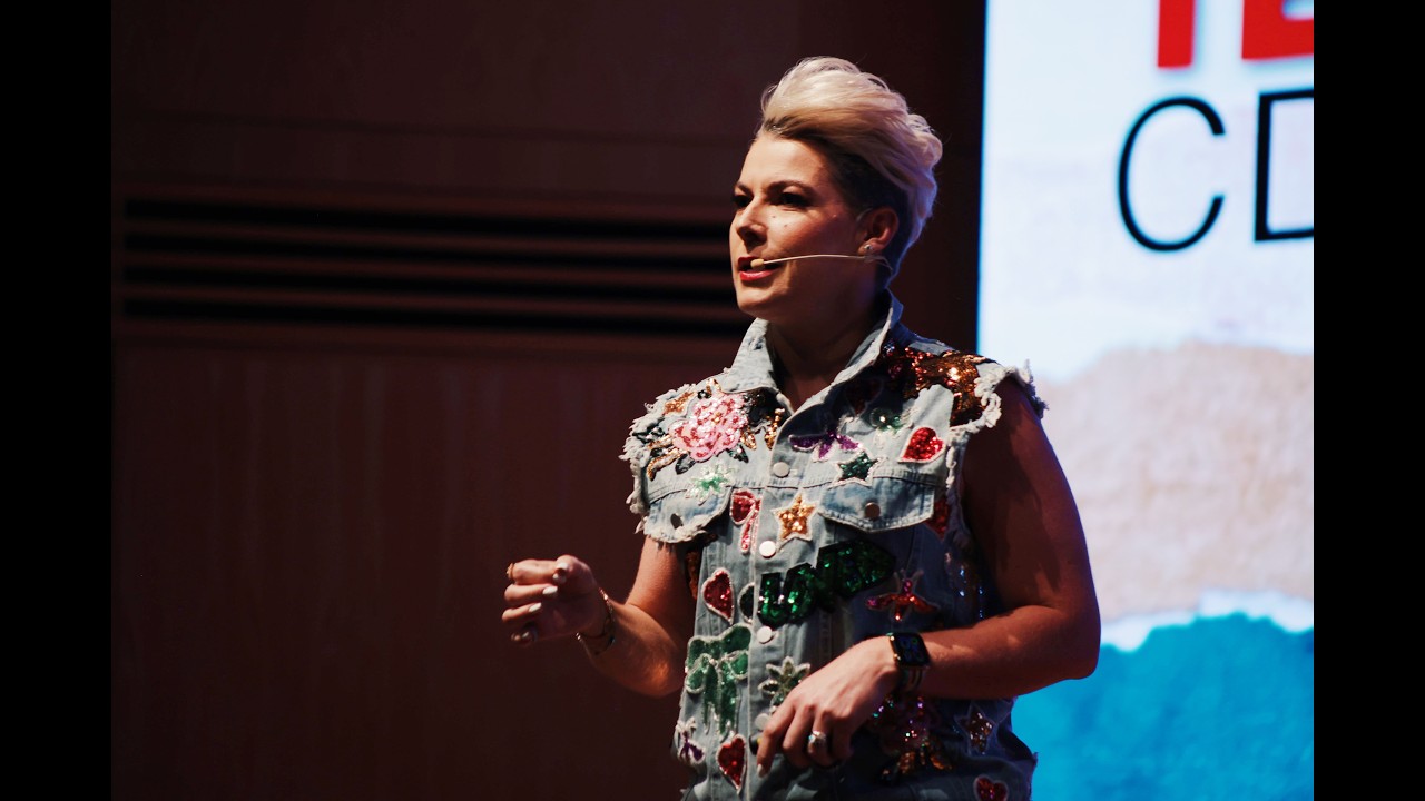 Te educaron para ser exitoso, no feliz. | Valentina Luján | TEDxCalzadaDeLosHéroes