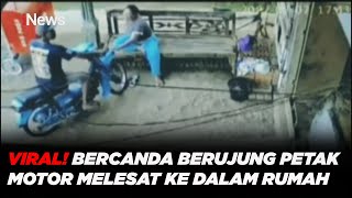 Download lagu Niat Bercanda Berujung Petaka, Pemotor Hilang Kendali Motor Melesat ke Rumah #iNewsSore 08/08 mp3