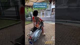 Download lagu Vespa Nya Aesthetic Banget Mas(Ari Lesmana)#Shorts mp3