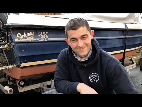 So behandeln Sie Ihren Bootsrumpf mit Antifouling - Besitzer eines kleinen Bootes