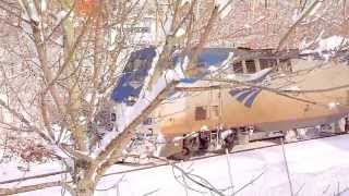 preview picture of video 'Amtrak Downeaster glides through snowy Portland - 01-19-2014'