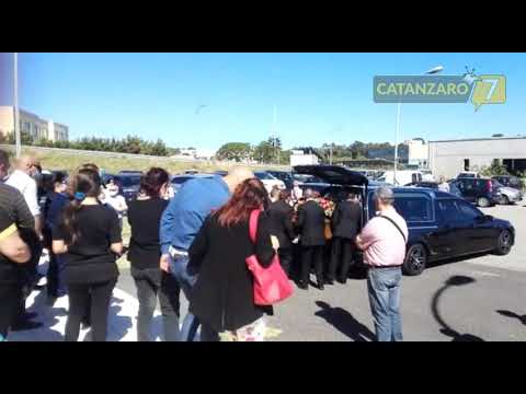 Catanzaro, l'ultimo saluto al fioraio Nando