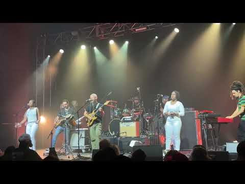 Picture on the wall - Groundation