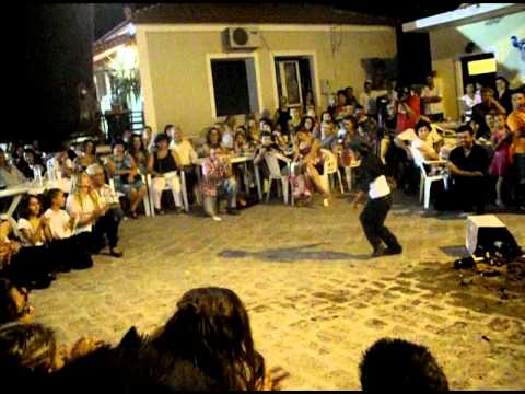 APISTEYTO ZEIMPEKIKO APO PITSIRIKΟ STHN LESVO