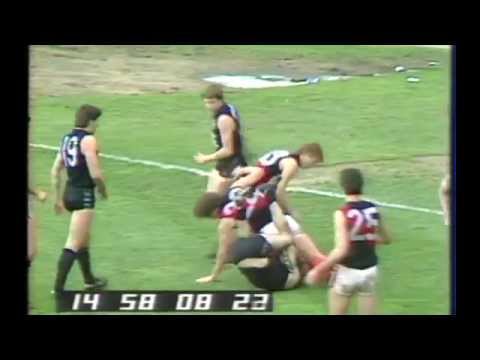 Billy Duckworth knees Ken Hunter to the head - 1983 Elim Final