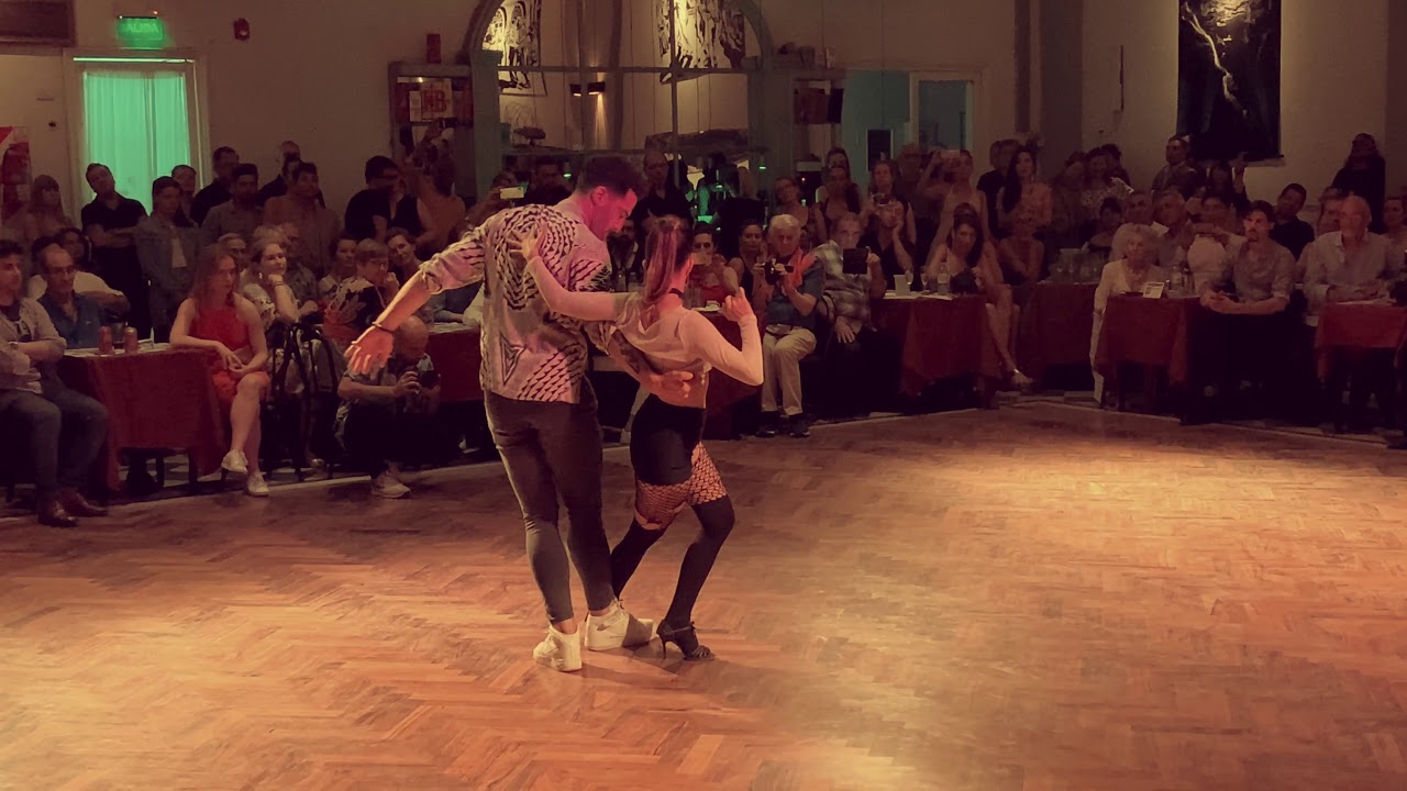 Video thumbnail for Carolina Giannini y Mario Rizzo y Mauro Caiazza - Freestyle Tango Tanghetto LIVE @ Salon Canning