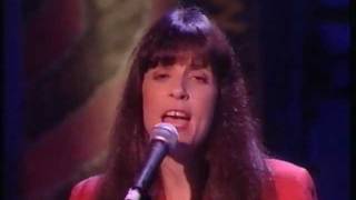 THE ROCHES-&#39;BIG NUTHIN&#39;+&#39;CLOUD DANCING&#39;-THE LATE SHOW-BBC 2-1990