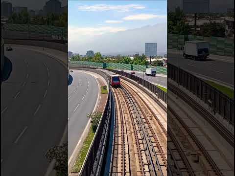 Metro de Santiago Línea 4A (AS02) próximo a ingresar a Estación La Granja