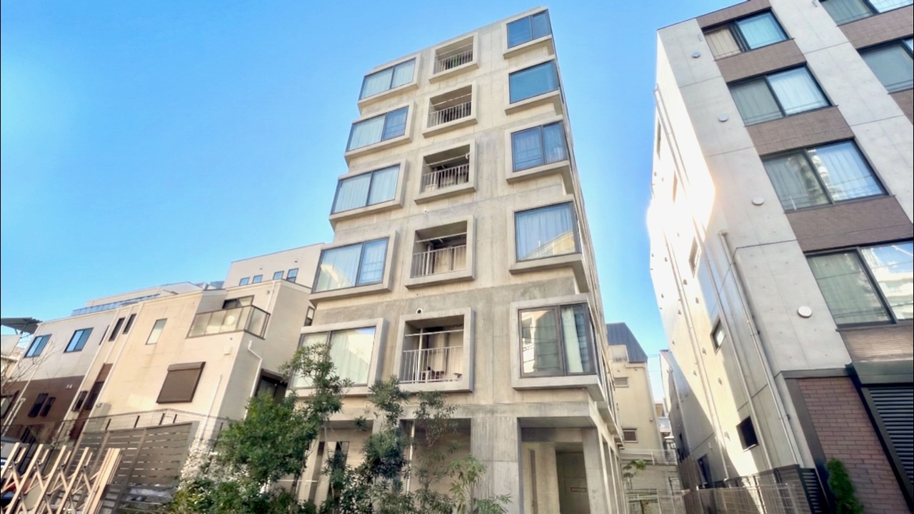 Tokyo Micro Apartment with a Tiny Balcony🤯🪴 – 30.8 sqm / 331.5 sqft(Ep.107)