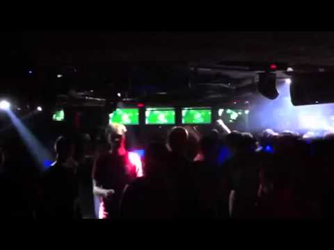 DjAssassin (Live at Pirandelo - Madrid) Mixing Skrillex & Kase-O