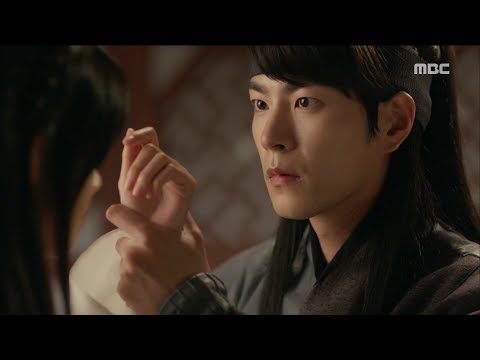 [The King in Love]왕은 사랑한다ep.23,24Hong Jonghyun's hot eyes looking at Yoon Ah20170822