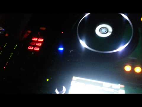 DJ ONUR EVİRGEN NİĞDE BARİYER CLUB ŞUBAT 2013 PART 6.mp4