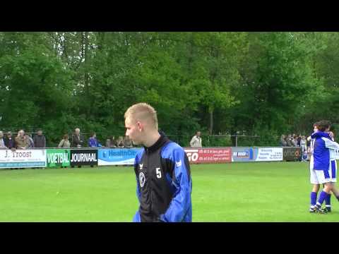 Blijdschap na de wedstrijd vv Drechtstreek - GVV'63