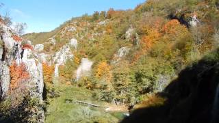 preview picture of video 'Plitvice Lakes National Park with Spectacular Fall Foliage in Croatia'