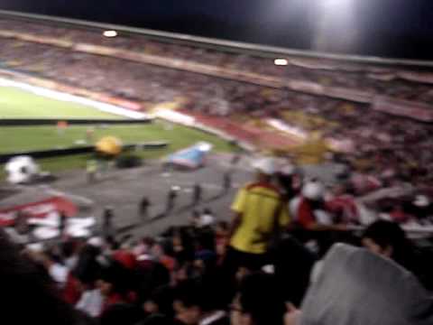 "El Rojo Es La Locura" Barra: La Guardia Albi Roja Sur • Club: Independiente Santa Fe