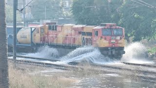 Download lagu WDG4G DIESEL ENGINE V/S WAG12B ELECTRIC ENGINE 🚂-GOODS TRAIN INDIAN RAILWAY || NEW TOWN FARIDABAD  mp3