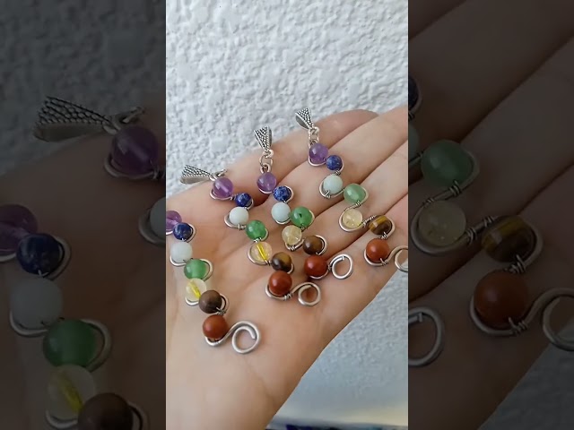 Vídeo relacionado con 7 Piedras naturales 7 chakras Cuarzo blanco amatista aventurina cristales curativos Pulidos Terapias y meditación (7 chakras)