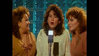 Alison Krauss And The Cox-Family Walk Over God&#39;s Heaven