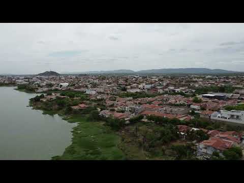 Sobrevoando a cidade de Cajazeiras no sertão da Paraiba Imagens aéreas