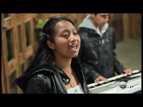 En el altar, Débora Espinosa